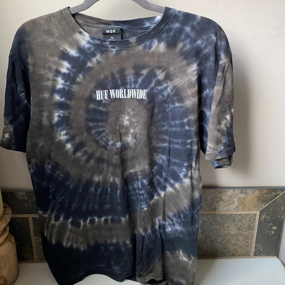 HUF t-shirt